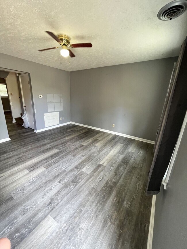 Building Photo - 6209 Tindal St