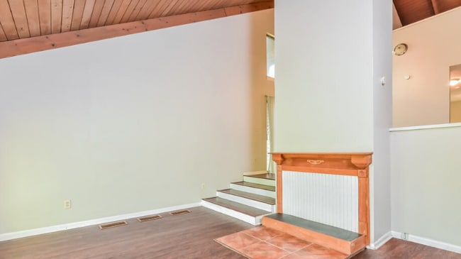 Building Photo - Room in Townhome on Terrace Trail