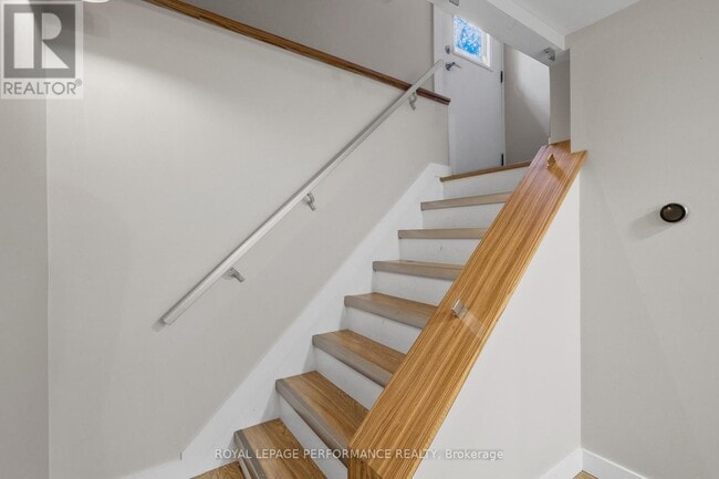 Photo du bâtiment - 926 Charleswood Ave