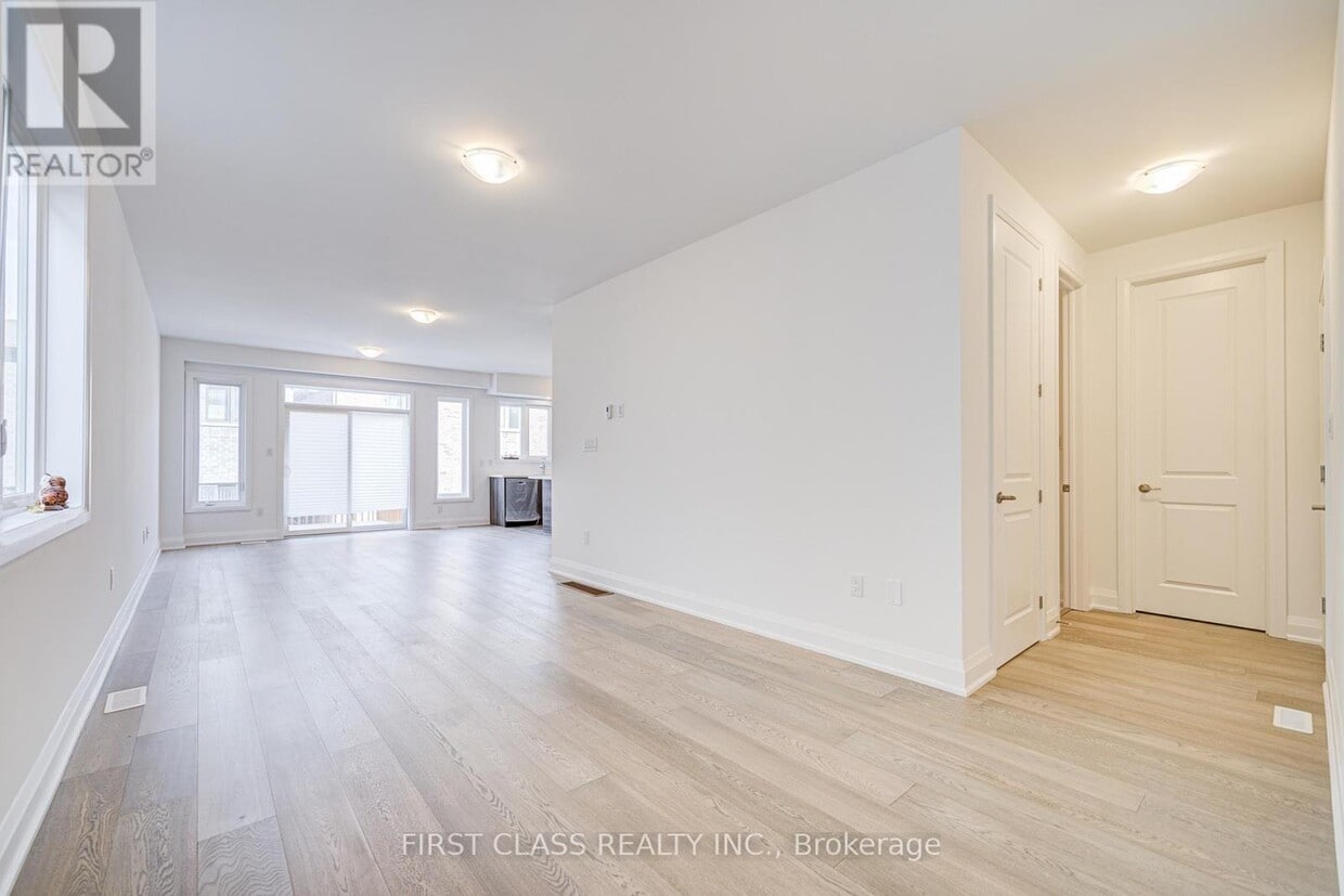 Building Photo - 12 Barnyard Trl