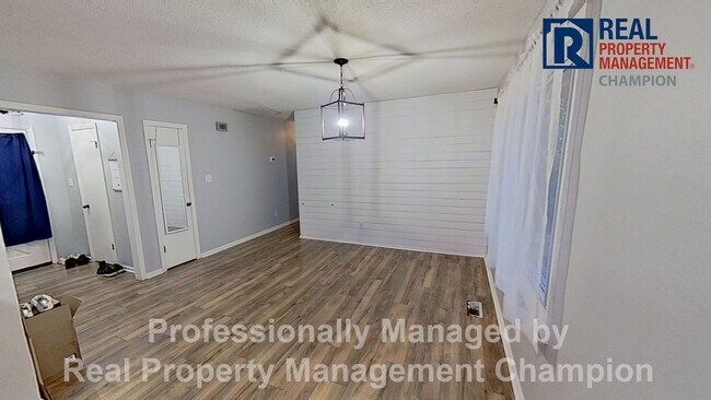 Foto del edificio - Adorable 3 BD/2 BA with Large Lot on Cul-de-Sac