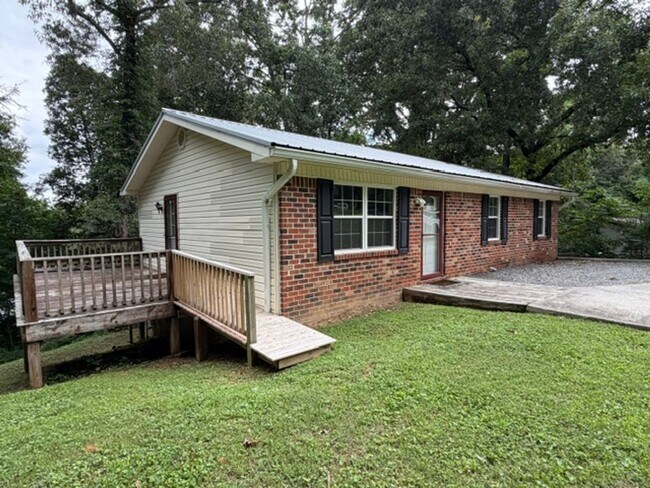 Foto del edificio - 4040 Lynncrest Dr NE