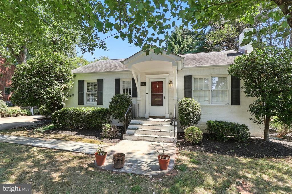 Foto principal - 9121 Battle St