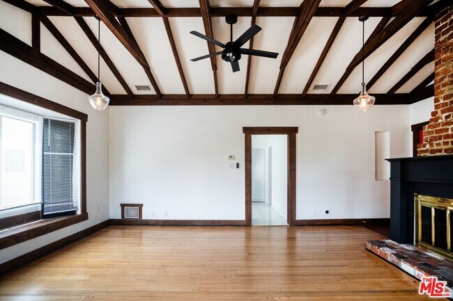 Foto del edificio - 1821 Grace Ave