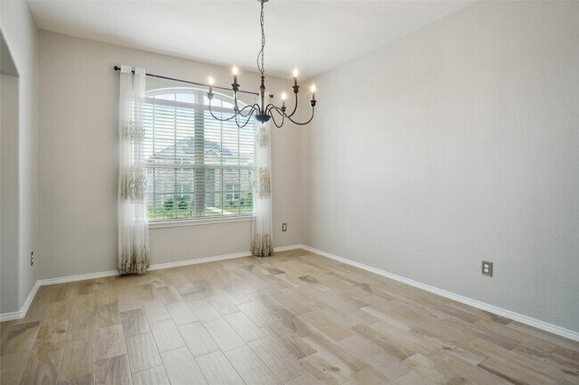 Foto del edificio - 5817 Fir Tree Ln