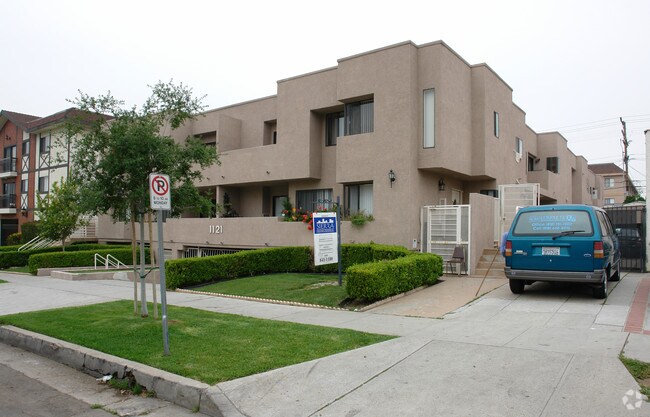 Foto del edificio - 1121 Thompson Ave