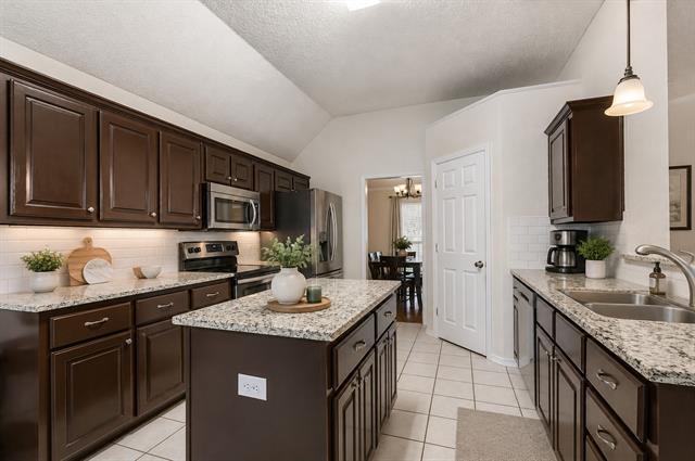 Building Photo - 2306 St Albens Pl