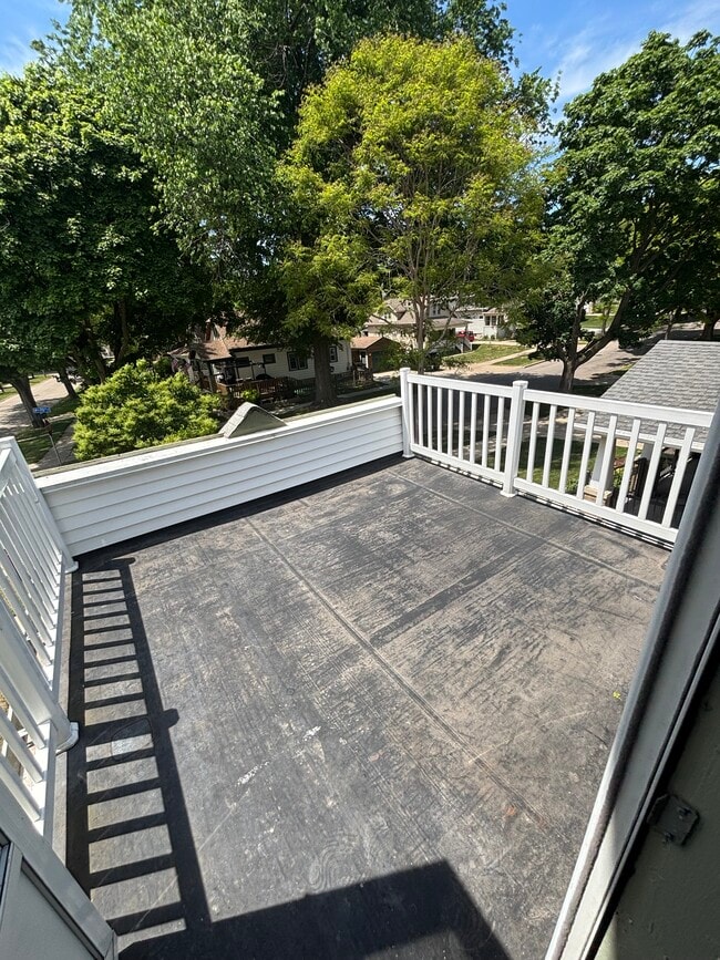 Building Photo - 1302 N 70th St