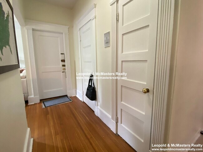 Building Photo - 1595 Beacon St