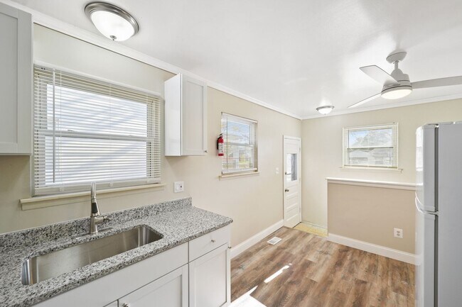 Building Photo - Updated 3 Bedroom Ranch with Basement!!