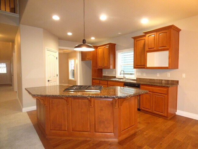 Foto del edificio - 5 Bedroom Home in South Salem! Near I-5
