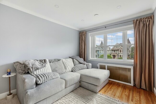 Building Photo - 6312 Beach Channel Dr