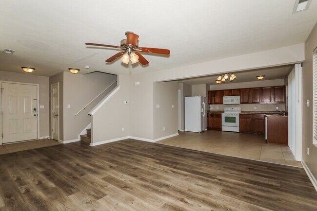 Foto del edificio - 2409 Woodfield Blvd