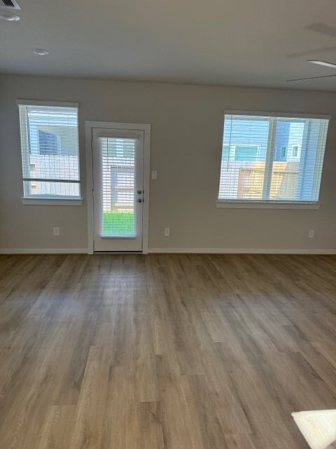 Building Photo - 547 Avisa Dr