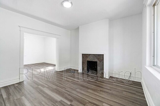 Foto del edificio - 400 W Prospect Ave