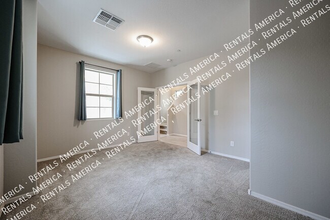 Foto del edificio - 1701 E Dogwood Ln