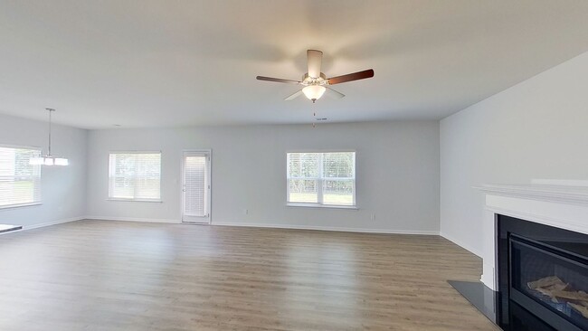 Building Photo - Charlotte Area -  3BD/2.5BA Beautiful Sing...