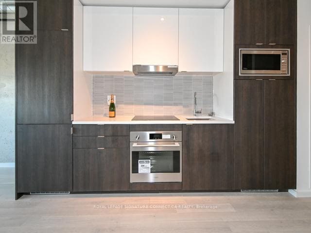 Building Photo - 21 Lawren Harris Square