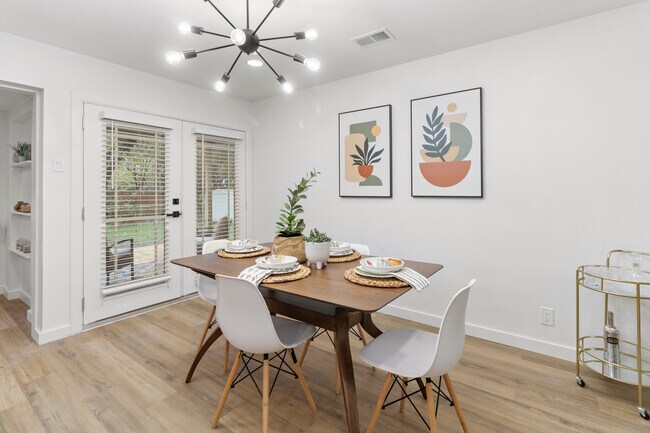 Dinning Room - 601 Dover Dr