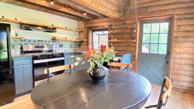 Foto del edificio - 615 Falls Dr