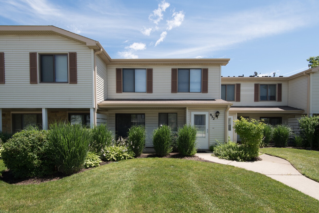 Primary Photo - 932 Monroe Ct