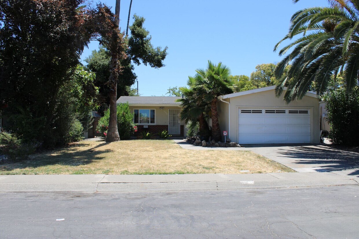 Charming 3 Bed 2 Bath House for lease. - Charming 3 Bed 2 Bath House for lease.