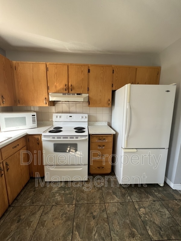 Building Photo - 2148 Springwood Rd