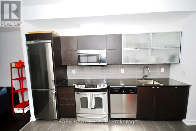 Building Photo - 170-1170 Fort York Blvd