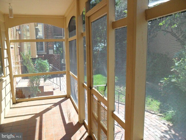 Foto del edificio - 108 W 3rd St