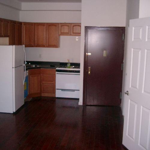 Primary Photo - 222 Montrose Ave