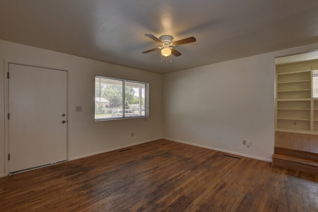 Building Photo - 806 Campbell St