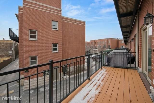 Building Photo - 4012 N Clark St