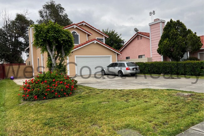 Foto del edificio - ***COMING SOON*** Spacious 4 bedroom 2.5 B...