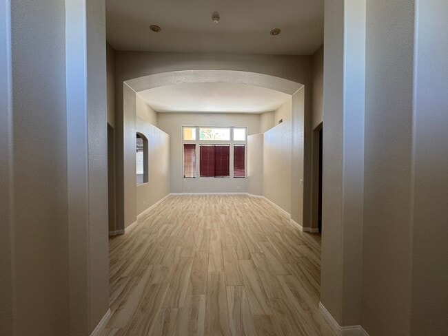 Building Photo - 712 Pinnacle Heights Ln