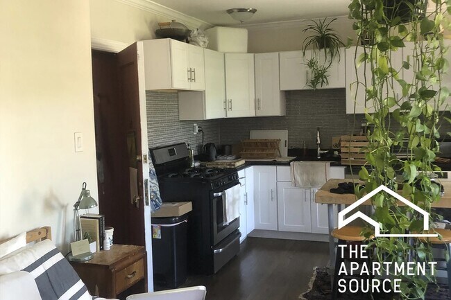 Building Photo - 2129 N Dayton St