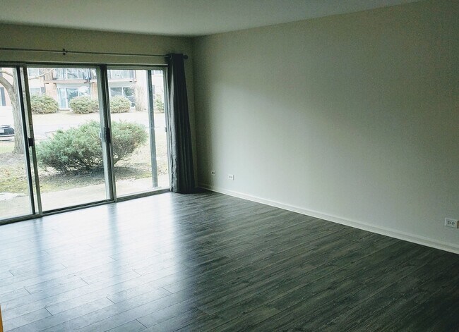 Building Photo - 5400 Carriageway Dr