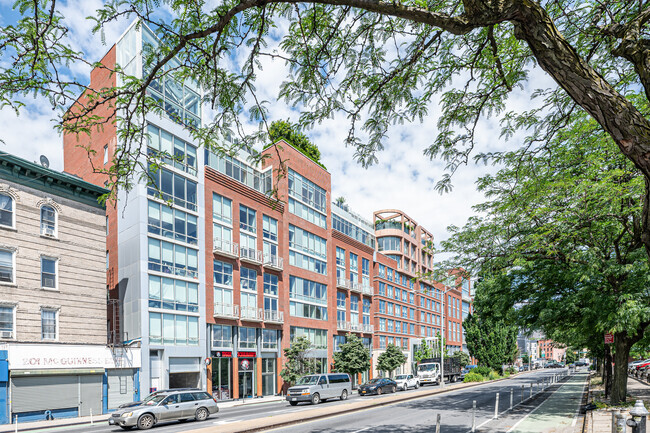 Building Photo - OTTO Greenpoint