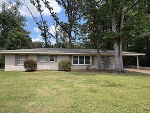 Building Photo - 1835 Hill Hedge Dr