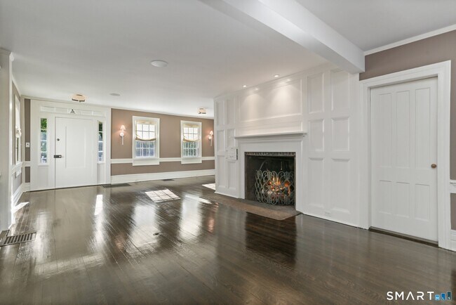 Foto del edificio - 890 Silvermine Rd