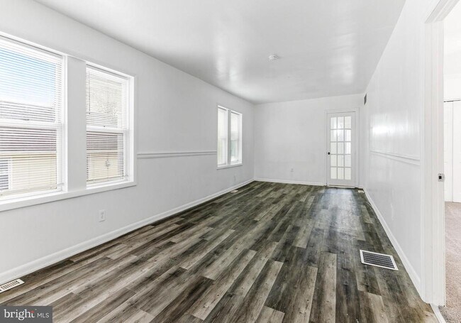 Foto del edificio - 107 River Rd Dr