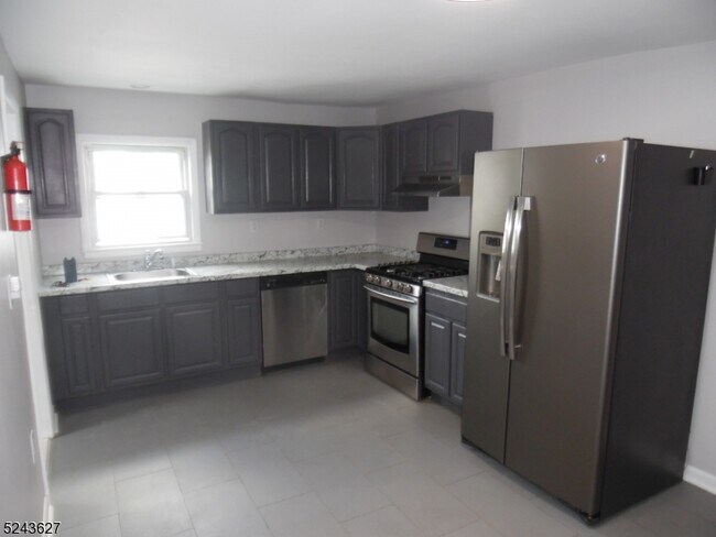 Foto del edificio - 28 Watchung Ave