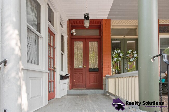 Photo - 329 E Union St Apartment