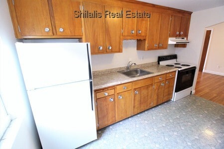 Building Photo - 33 Montvale Rd