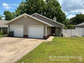 Building Photo - 1720 N Noelle Ave