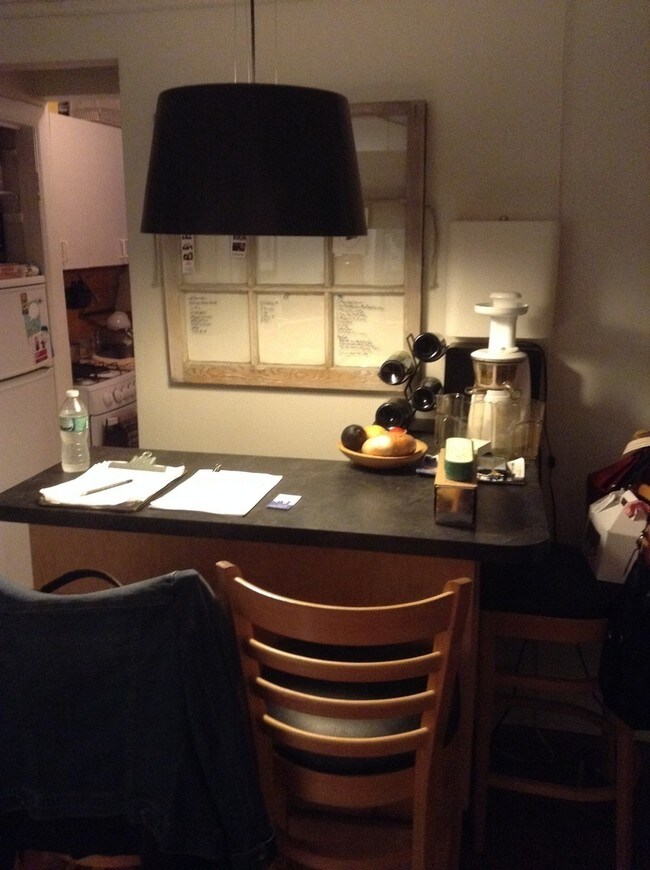 Building Photo - 210 E 75th St