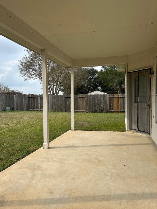 Foto del edificio - 20239 Goss Hollow Ln