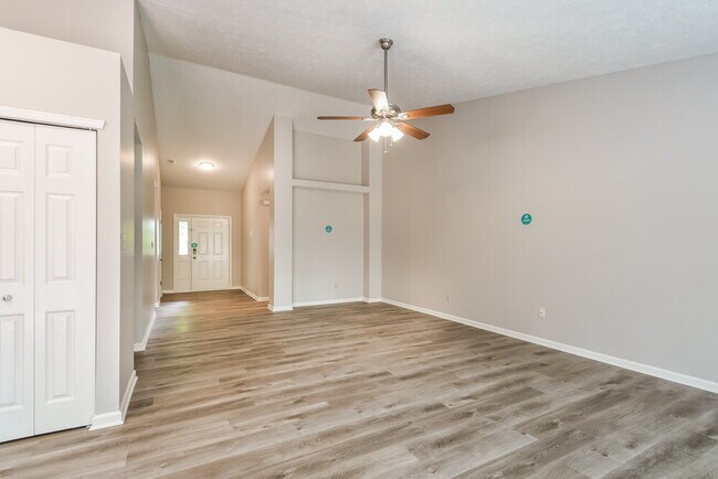 Foto del edificio - 4519 Elkhorn Dr