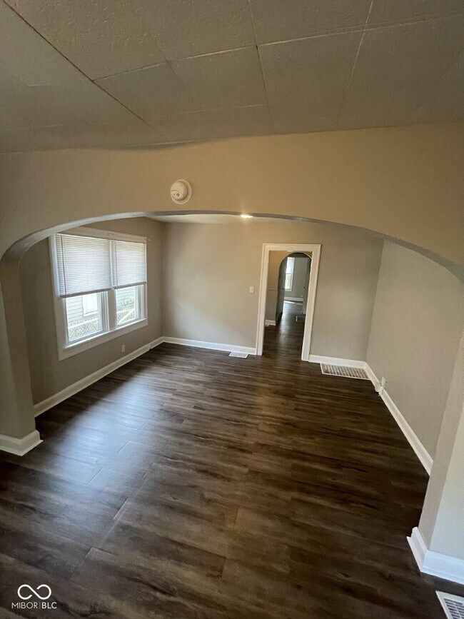 Foto del edificio - 894 N Gladstone Ave