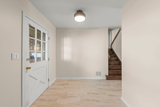 Foto del edificio - 345 Green Valley Dr