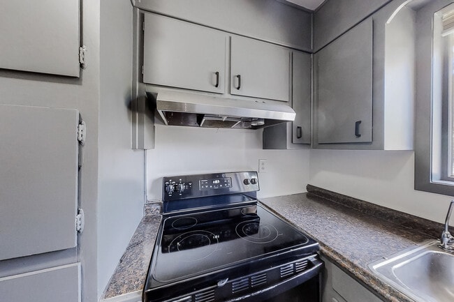 Building Photo - 1395 Stoneham Ct